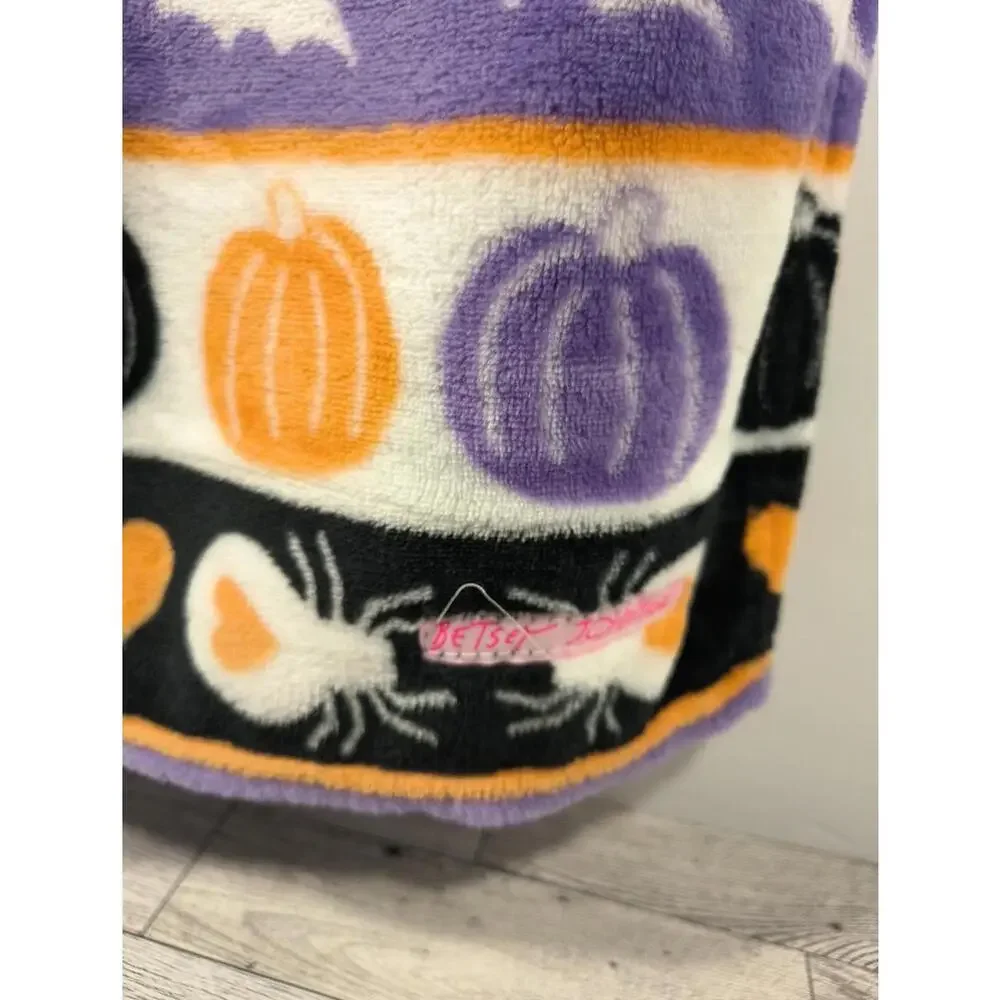 Betsey Johnson Halloween Spiders Bats Pumpkins 50X60 Ultra Soft Throw NWT